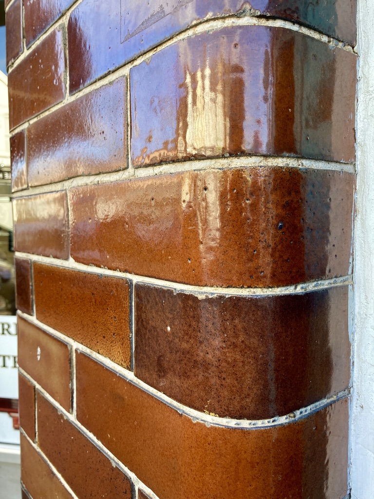 PaulOBrienArch's tweet photo. Also popped in to the original @HoltwhitesBaker on the way back and realised on of their pastries fits perfectly into my new #wizardworks bar bag. Shout out to the lovely glazed bricks outside the bakery. https://t.co/iWBgH7s7rs
