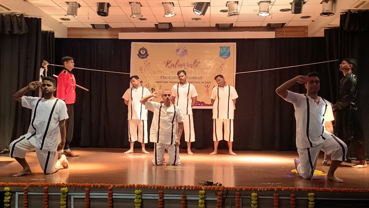 nacincbic's tweet photo. The Induction Trainees of CGLE-2019 organised a Cultural function in NACIN Mumbai campus - Kalanjali- An offering of Art on 23.03.2023.  All the trainees participated in function with full enthusiasm and also performed a play remembering the freedom fighters on Shaheed Diwas. https://t.co/UWK0fSMHVN