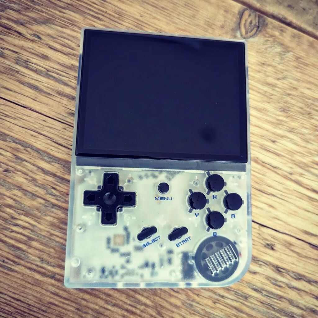 TBmakes's tweet photo. Retro gaming anyone? 
.
.
.
.
#RG35XX @anbernic_official_store #retrogames #canadianintheuk https://t.co/gUTfWyeSLW https://t.co/mER9diS2IC