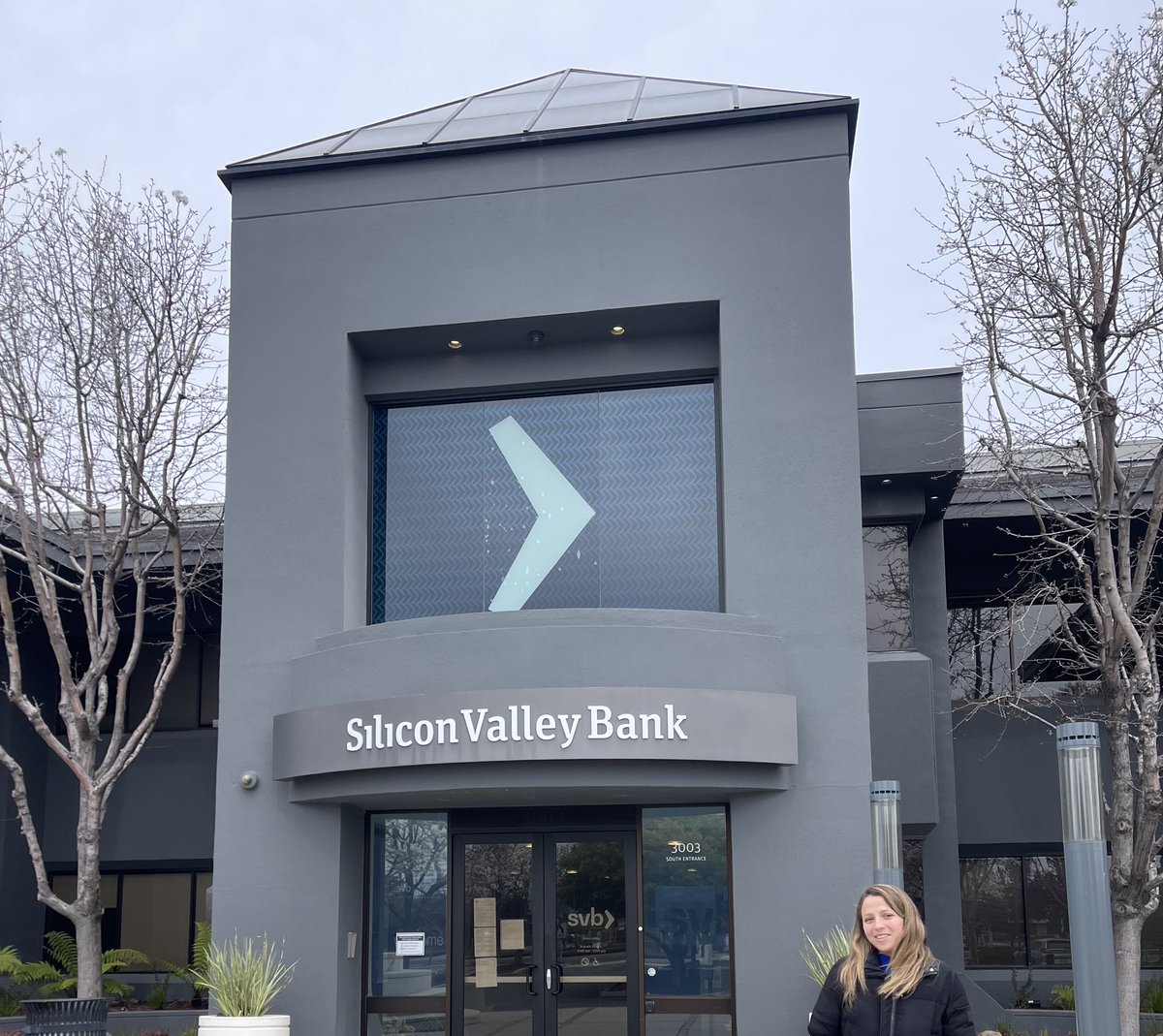 jukahn5's tweet photo. Curioseando en el lugar donde todo comenzó - SVB, Palo Alto, Cali https://t.co/cS3OEeT2AR