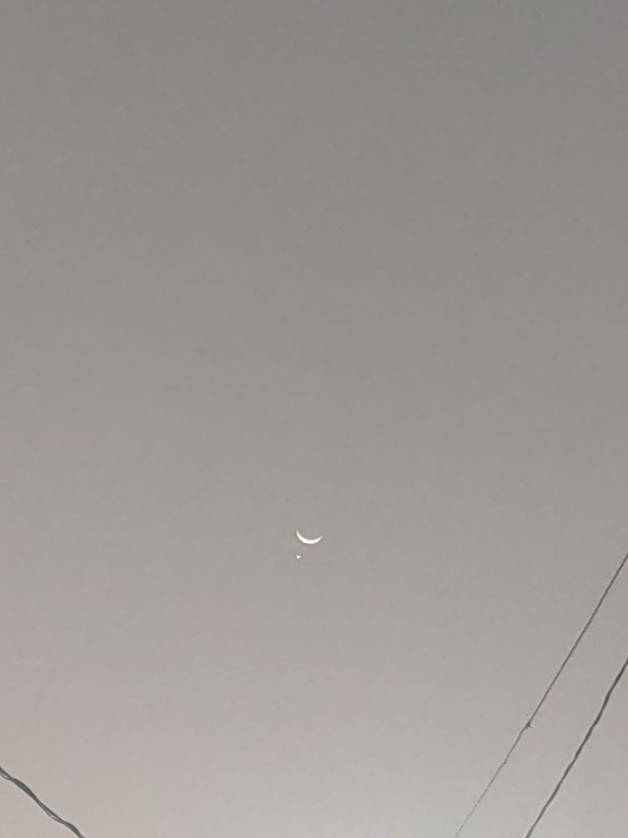 M_K_R07's tweet photo. It's too close @elonmusk @NASA @isro @Twitter https://t.co/ufPCD2NuLL