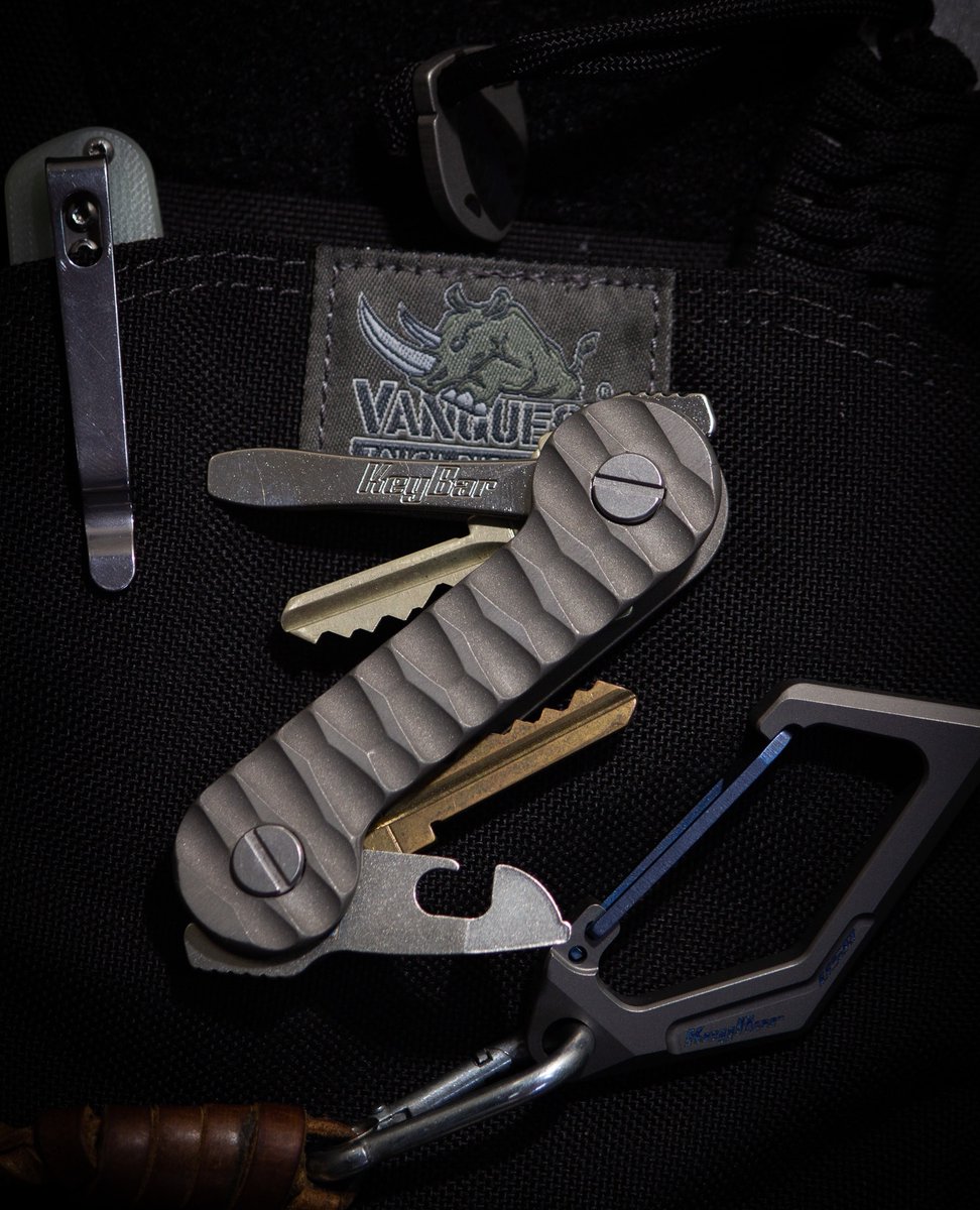 The_KEYBAR's tweet photo. A Slayer EDC featuring #vanquest pouch and the KeyVice Carabiner
🇺🇸https://t.co/QxwIujQ1wp🇺🇸 Made In #SavannahGA - #EDC #everydaycarry #keyholder #EdcGear #multitool #AmericanMade https://t.co/0S2kcnYFqz