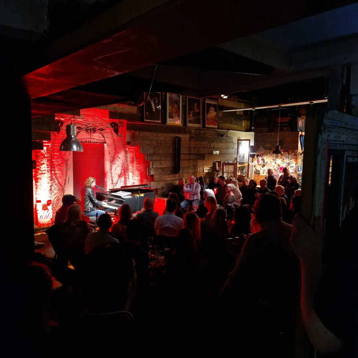 MrDrinkandDraw's tweet photo. Jarrod Lawson. 23.3.23
Soldout gig for one of the most amazing voices and talents Ive ever heard. - World class performer.
#bearisback
- Whos coming tonight? https://t.co/TrpX5rGWG5