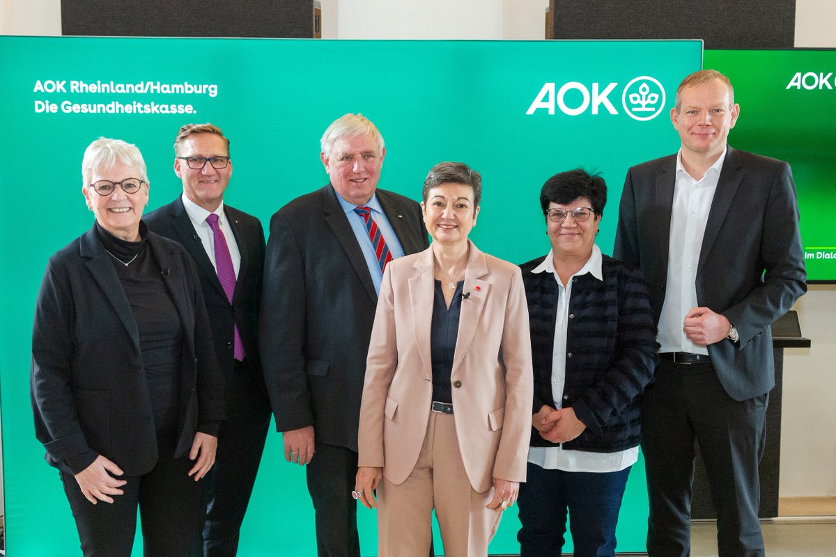 AOKRH's tweet photo. Bei #AOKimDialog sprachen wir heute mit Politik, Wissenschaft & Verbänden über die #Zukunft von #Gesundheit & #Pflege. Danke für den spannenden Austausch, @VerenaBentele @VdK_Deutschland @_verdi @MariaKlSchmeink @MAGS_NRW @ClaudiaMollMdB @jpoettering @unternehmer_nrw. https://t.co/scvYx2Icl5