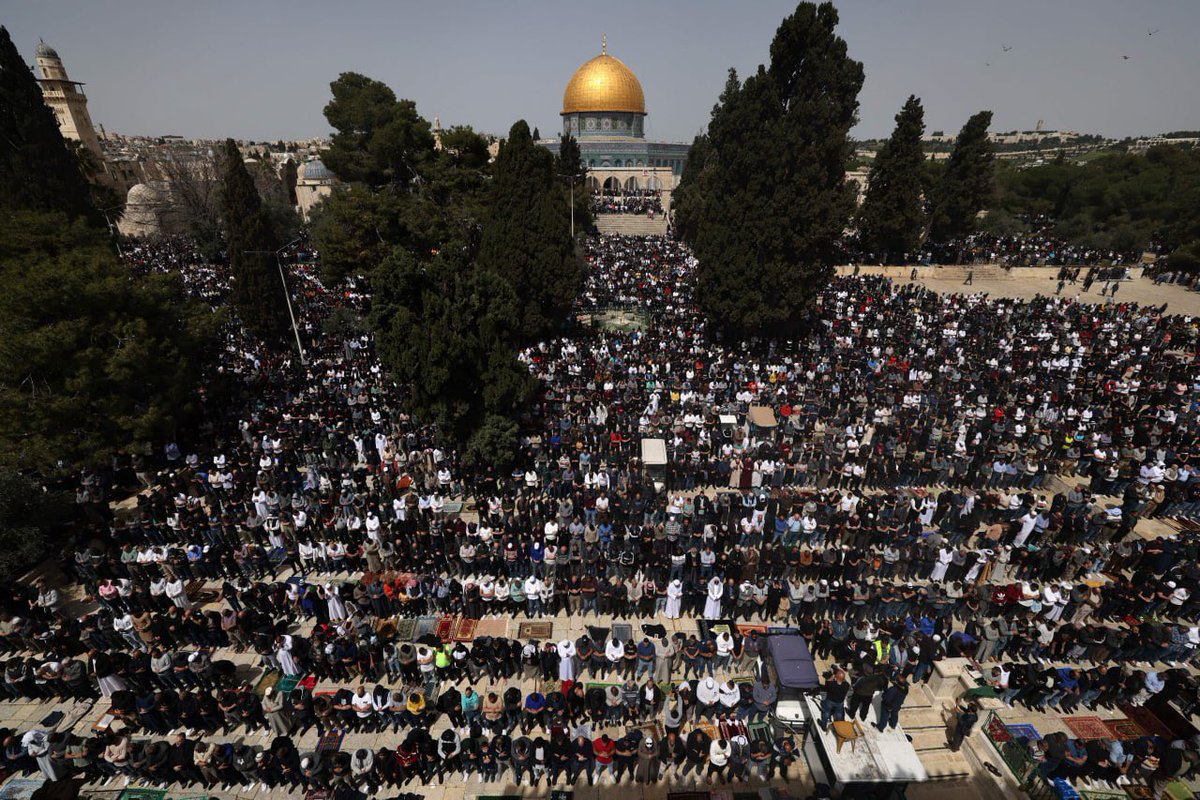 Timesofgaza's tweet photo. More than 100,000 Palestinian worshipers from across the occupied West Bank manage to reach the Al-Aqsa Mosque to perform the First Friday Prayer of Ramadan. https://t.co/0jyNYau9fd