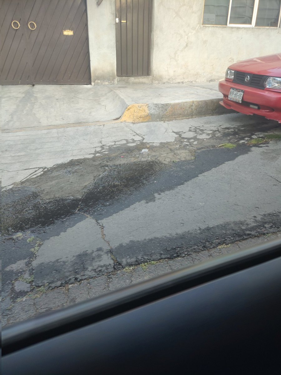 fcelis_ar's tweet photo. @889Noticias @VILLALVAZO13 @inakimanero
Fuga de agua en alcaldรญa Coyoacรกn, hablรฉ a @locatel_mx y me indican que hasta las 8 pueden pasar mi llamada a @SacmexCDMX. ยกViva la burocracia! pero ayer #DiaMundialDelAgua #Cuidala https://t.co/QPvyXx0qkD