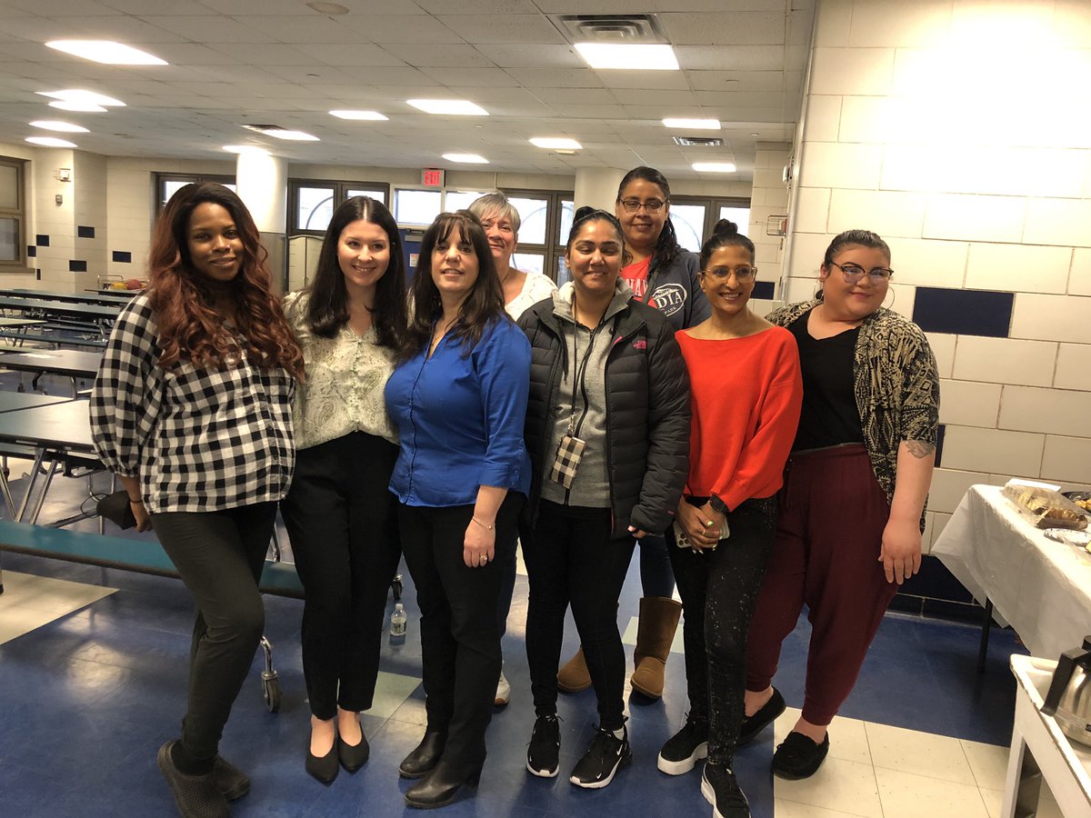 100qPs's tweet photo. Successful D.E.A.R. Parent Workshop at PS100! Mrs. Reimer highlighted the importance of reading, and families brought home books for their children! Thank you to our amazing Parent’s Association for being our partners in this work! 🫶 @D27NYC @NYCSchools @RaevanAskew https://t.co/7eiuGsvSSg