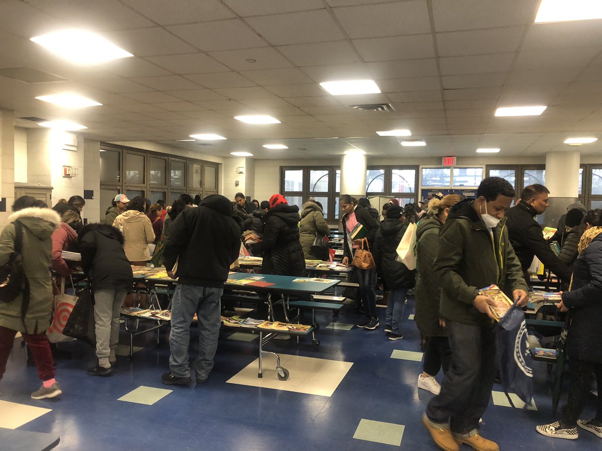 100qPs's tweet photo. Successful D.E.A.R. Parent Workshop at PS100! Mrs. Reimer highlighted the importance of reading, and families brought home books for their children! Thank you to our amazing Parent’s Association for being our partners in this work! 🫶 @D27NYC @NYCSchools @RaevanAskew https://t.co/7eiuGsvSSg