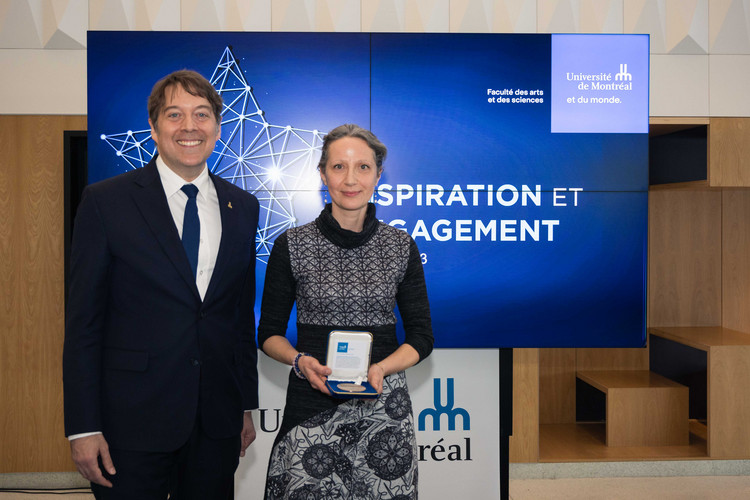 IÉR - Institut d'études religieuses UdeM (@ierudem) on Twitter photo Félicitations à la professeure Géraldine Mossière pour sa médaille d'excellence en recherche de la <a href="/FASNouvelles/">FAS-UMontréal</a> !
fas.umontreal.ca/faculte/prix-d… Félicitations à la professeure Géraldine Mossière pour sa médaille d'excellence en recherche de la <a href="/FASNouvelles/">FAS-UMontréal</a> !
fas.umontreal.ca/faculte/prix-d…