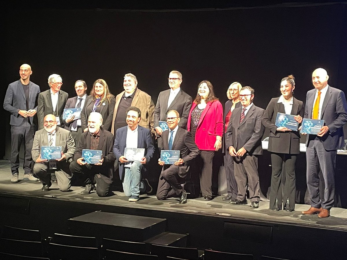 matarocat's tweet image. El regidor @MaVadell acompanya les empreses amb seu a Mataró que han rebut premis al VIII Congrés #APAE Fem Empresa 2023

👉@HARTMANN_Spain per la seva investigació en el desenvolupament de productes farmacèutics

👉@SCHUNKCA per la seva trajectòria professional líder en robòtica