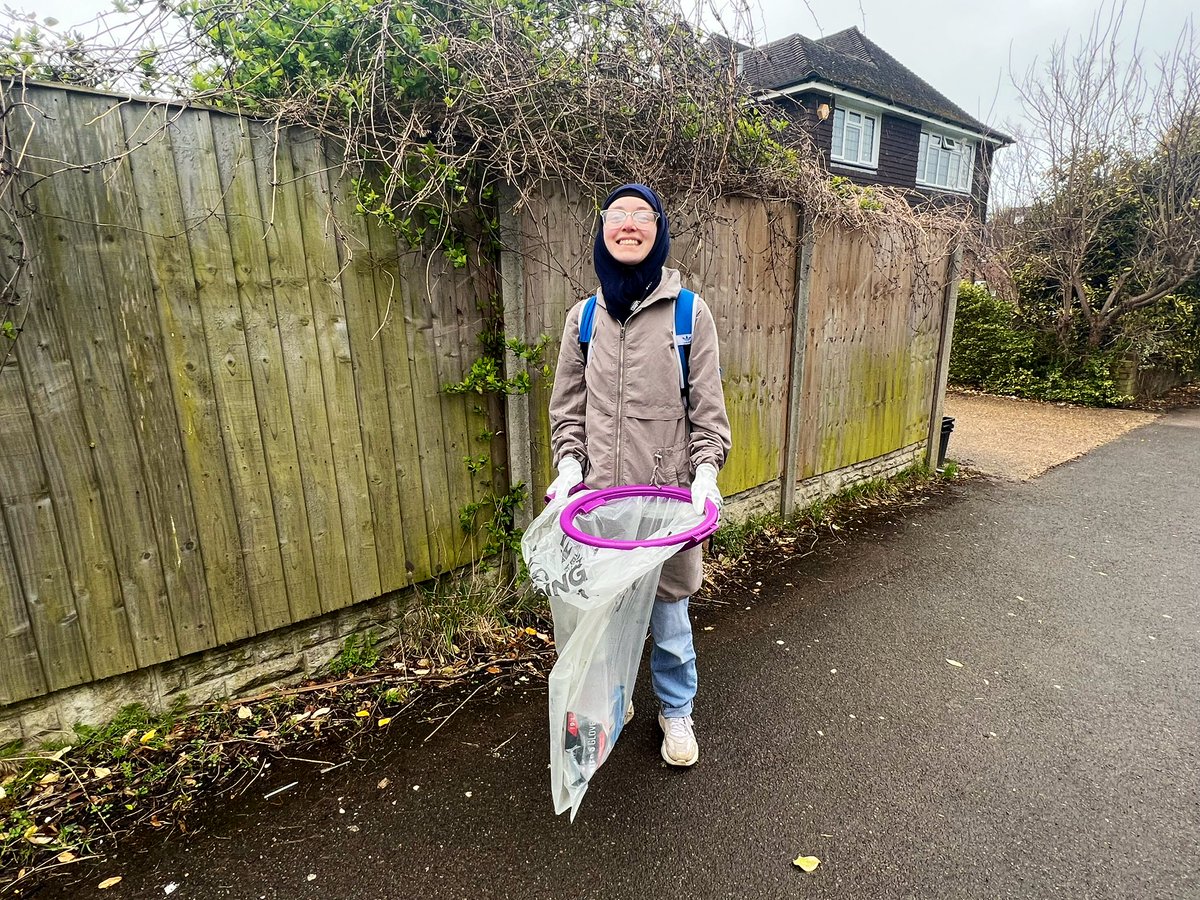 Great to have <a href="/ABCD_in_Luton/">ABCD-in-Luton</a> and <a href="/lutonsdeadpool/">Luton's Deadpool</a> join us today, alongside our wonderful students and staff as part of the Great Spring Clean! 

Really proud of our team for sticking through the litter picking, even in the ‘rubbish’ rain!