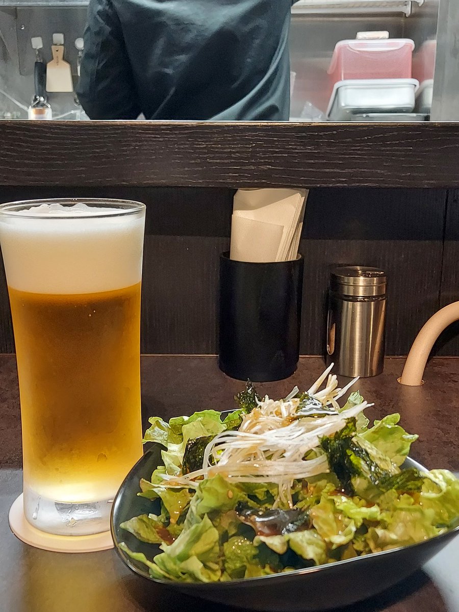 kanekyu0701's tweet photo. 今週もお疲れ様でした!
サラダとユッケで無限ビール。
#heavydrinker
#alcohol
#beer
#sapporo
#飲んべえ
#のんべえ
#お酒
#アルコール
#麦酒
#ビール
#生ビール
#生中
#サッポロ黒ラベル
#ビール大好き
#インスタ映え
#グルメ https://t.co/3YKNGCqGlJ