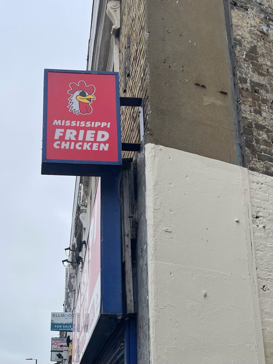 The @MissCollege students in London this spring are feeling right at home.