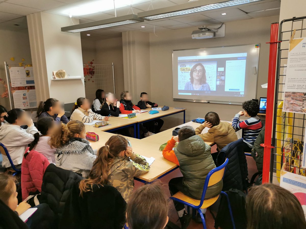 CdiFlers's tweet photo. C'est parti pour le webinaire 1jour1actu "c'est quoi le métier de journaliste ?" Les 6C ont préparé et envoyé leurs questions en amont et Dorothee Ollieric, #reporterdeguerre, y répond en direct. #SPME2023 https://t.co/tpWw4F54F4