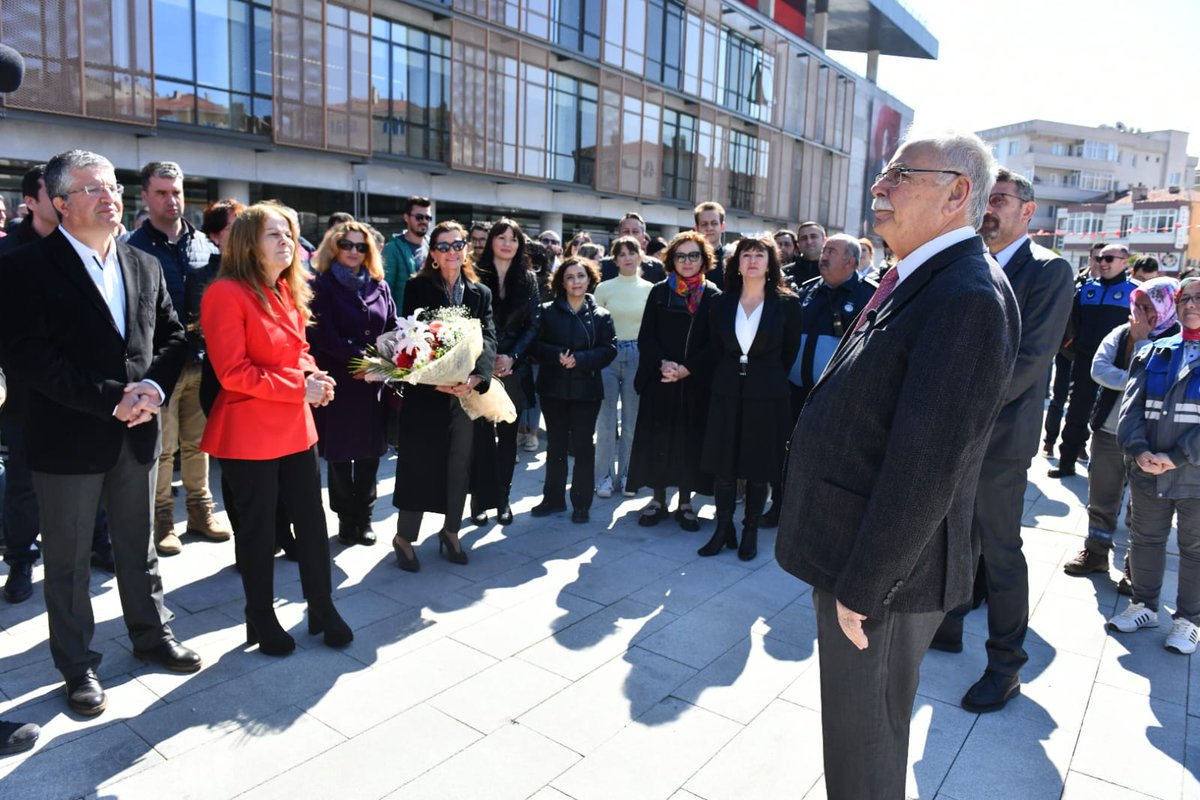 ulgurgokhan17's tweet photo. Yeni binamıza bugün itibariyla en son ben taşındım. Çanakkale Belediyesi ailesi olarak hizmet etmekten onur duyduğumuz kentimiz için yeni adresimiz Çanakkale Belediyesi Yeşil Yerel Yönetim ve Kültür Merkezi. Nice başarılara ve hizmetlere şahit olacağız... Hepimize hayırlı olsun. https://t.co/rPyjOIFRks