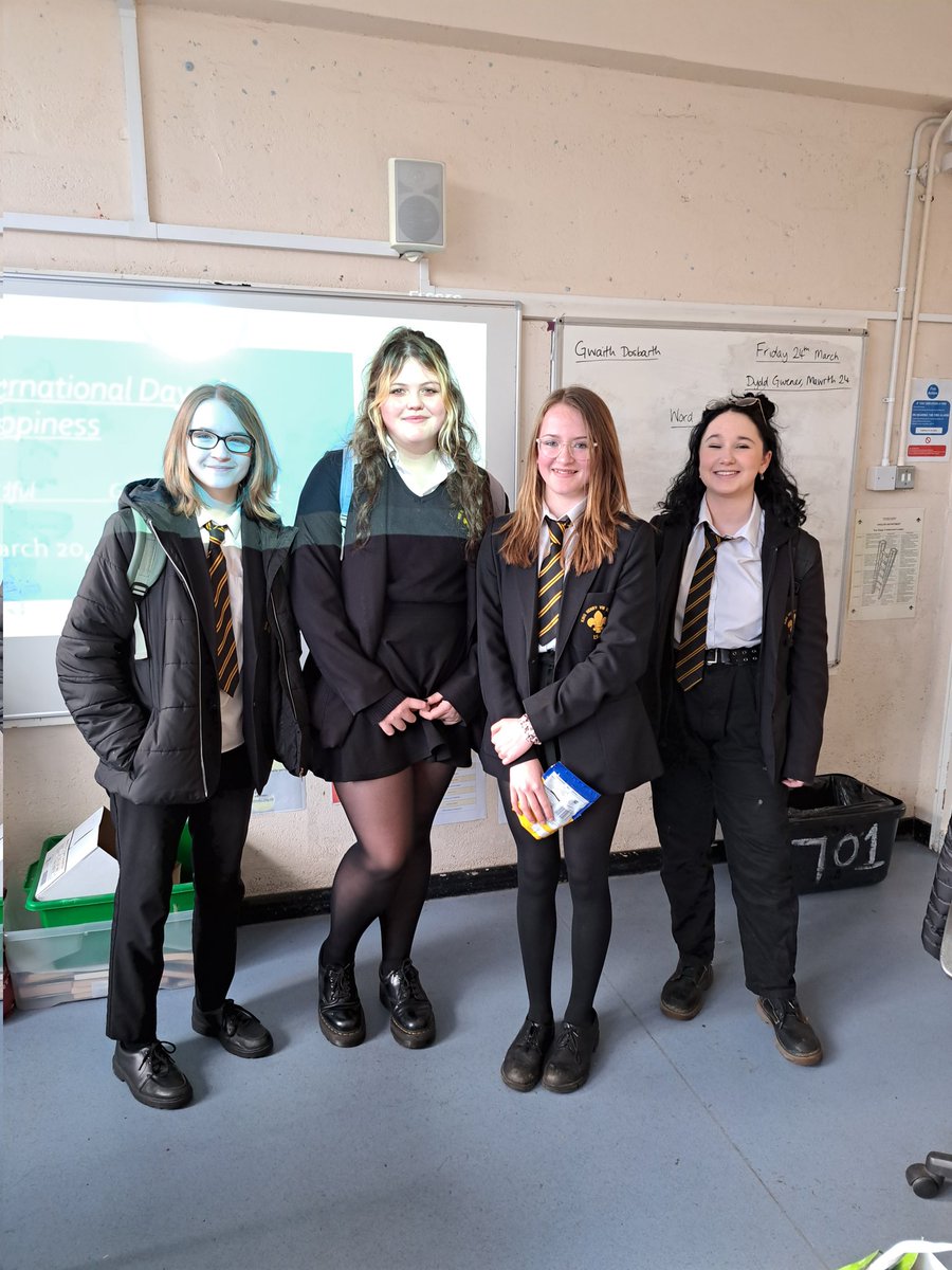 khs_pals's tweet photo. Year 7 PALs giving prizes to the winners of the Red nose competition. Standard so high, we chose two.  India Simpson and Lily Spencer, well done to everyone who took part https://t.co/duAdCo5MhE