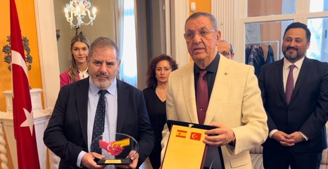 Türkiye-İspanya İş Konseyimiz, <a href="/drzaerdem/">Dr. Zeynel Abidin Erdem</a> başkanlığında, İspanya Büyükelçisi Francisco Javier Hergueta'yı ziyaret etti.

Toplantıda, 6 Şubat'ta yaşanan asrın felaketinde İspanya'nın gösterdiği kurtarma ve dayanışma çalışmaları adına Büyükelçi Hergueta'ya teşekkür plaketi sunuldu.