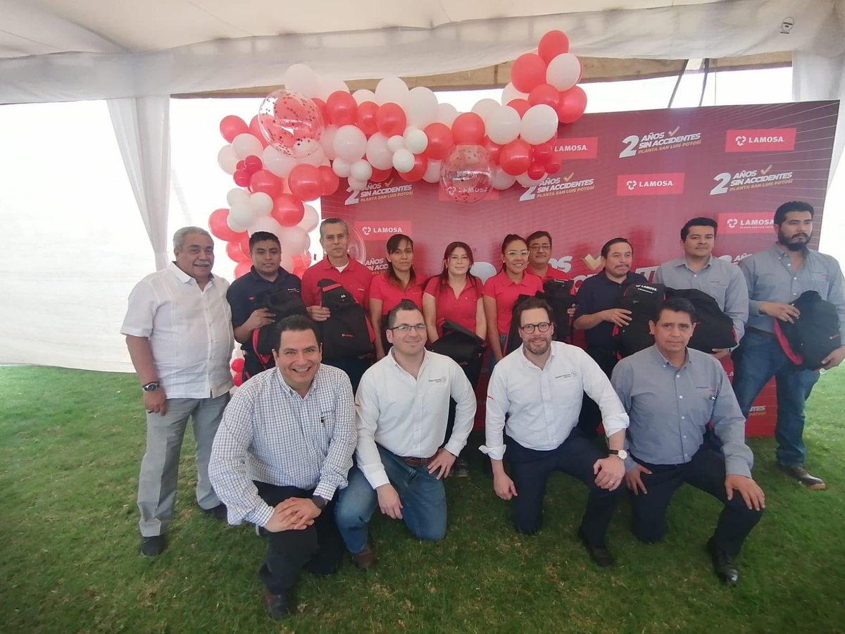 Juan_B_M's tweet image. En GRUPO LAMOSA queremos que todos nuestros colaboradores lleguen a trabajar y regresen con bien a casa, y esta semana celebramos a nuestros colegas de Planta San Luis por haber logrado 2 años sin accidentes incapacitates.

#seguridadlaboral #cuidandonos #metrosseguros