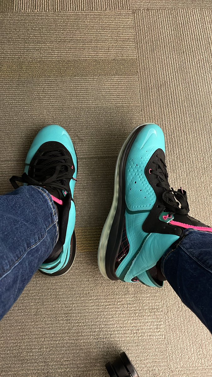 MattP_3's tweet photo. My #marchMAXness submission for today #snkrsliveheatingup #snkrskickcheck #bigfeetheat #rarefootage #solescouts #snkrtwitter #yoursneakersaredope #airmax https://t.co/piqwsWhvDz