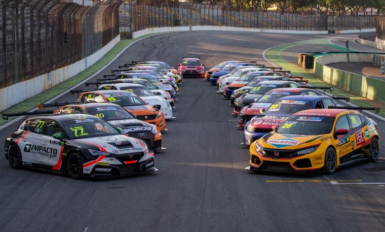 Campeonesnet's tweet image. 🏁Mirá la agenda del fin de semana con toda la actividad del deporte motor y por donde seguirla🗓️

El #TC con su 3ra fecha del año en #Toay y recarga de combustible, el #TCRSouthAmerica corre en Córdoba, la #FórmulaE visita San Pablo y mucho más.
 👇
bit.ly/3FNDq8y