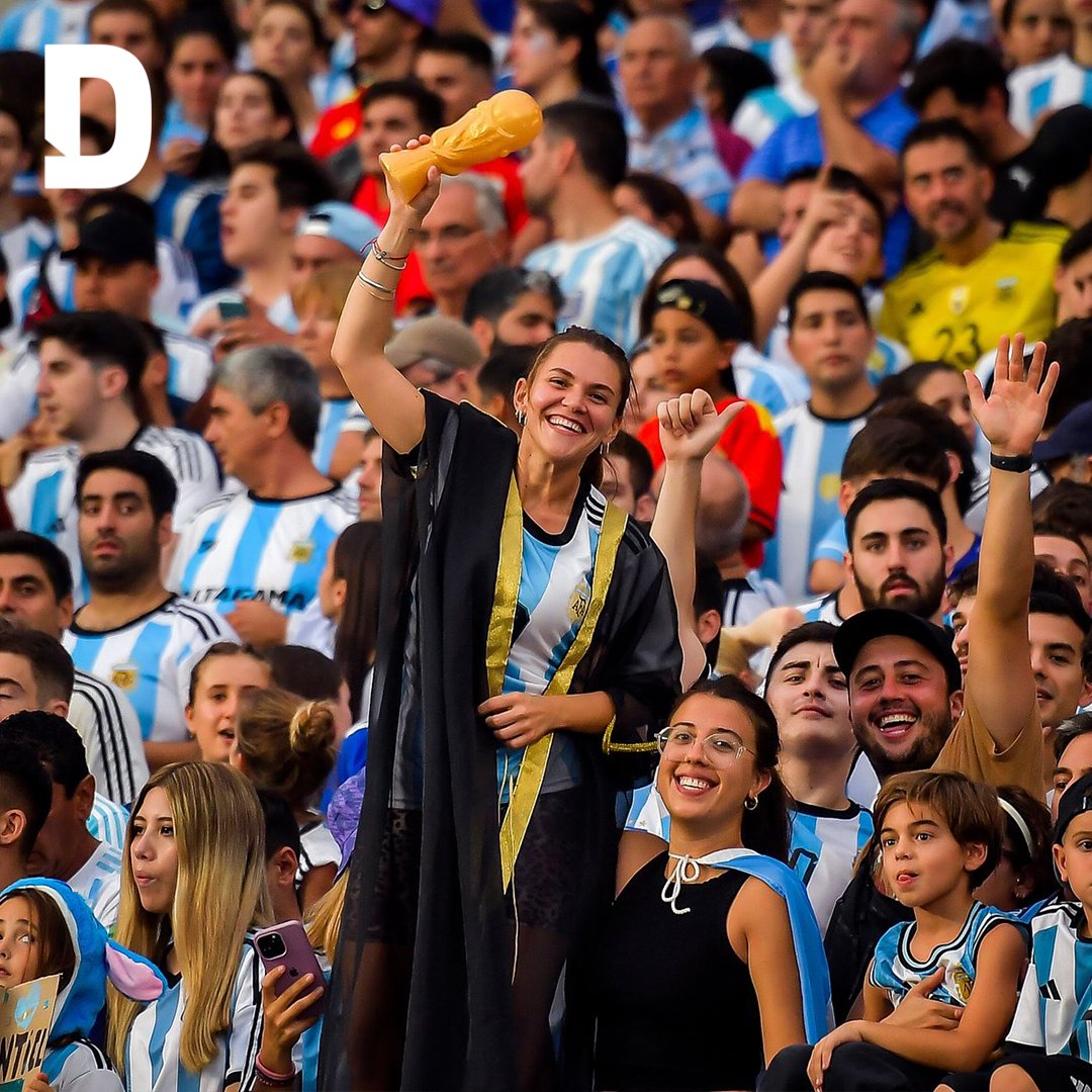 dohanews's tweet photo. 🇦🇷 The bisht seems to have become a popular fashion item in Argentina as it made an appearance in the team's first game in front of their home fans after winning the World Cup in December.
📸: @InstantFoot https://t.co/cNo9VLqyvt