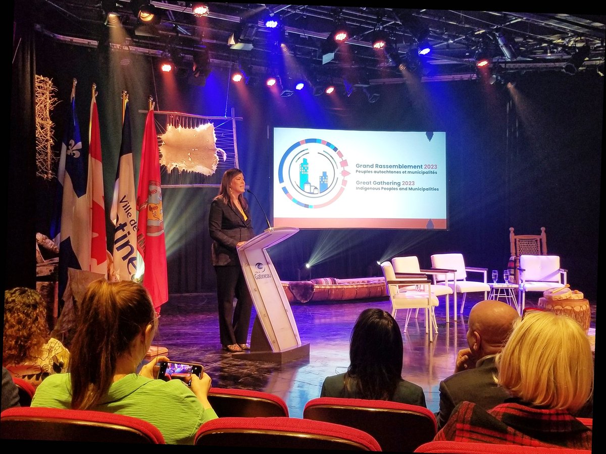 conseilpatronat's tweet photo. #GR2023Gatineau des Peuples autochtones et municipalités avec @CJKateri

Le CPQ est présent en cette journée axée sur le développement économique des Premières Nations et Inuits @apnql pour parler de formations, de codéveloppement et de partenariats autochtone-allochtone. #PolQc https://t.co/XPKfTDNFr5