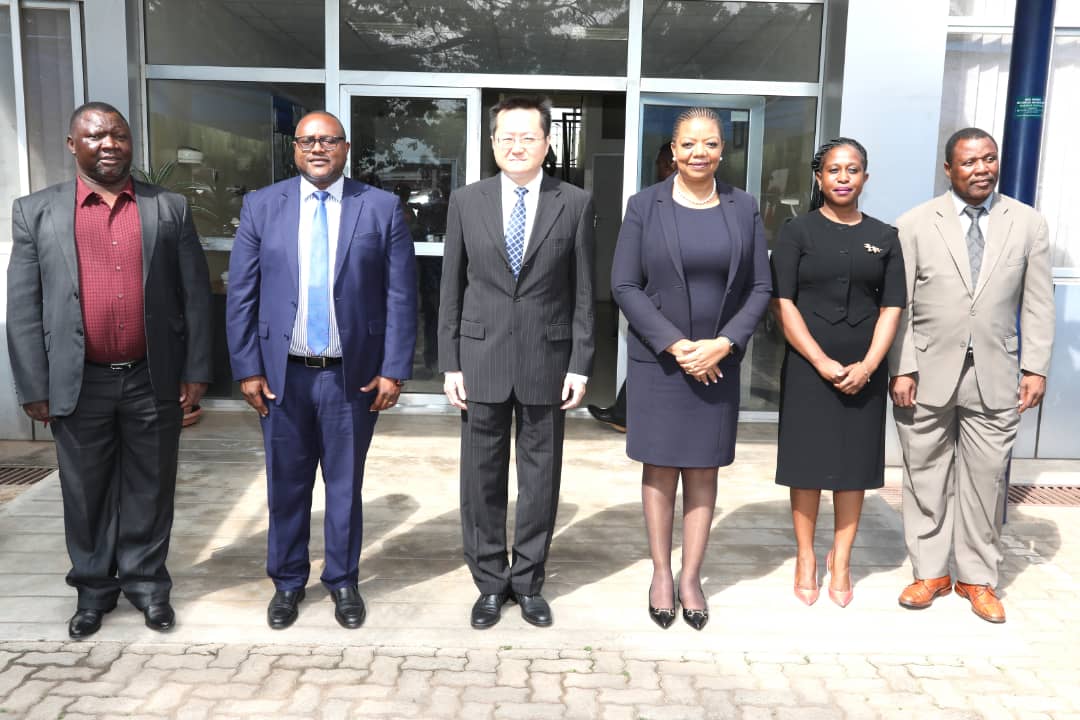 JusticeZambia's tweet photo. CHINESE AMBASSADOR TO ZAMBIA PAYS COURTESY CALL ON MINISTER OF JUSTICE

Lusaka, Thursday,24th March, 2023 Zambia stands ready to enhance political, economic and social mutual trust with China in order to deepen and safeguard the relationship between the two countries. https://t.co/AlQeJuc4tK