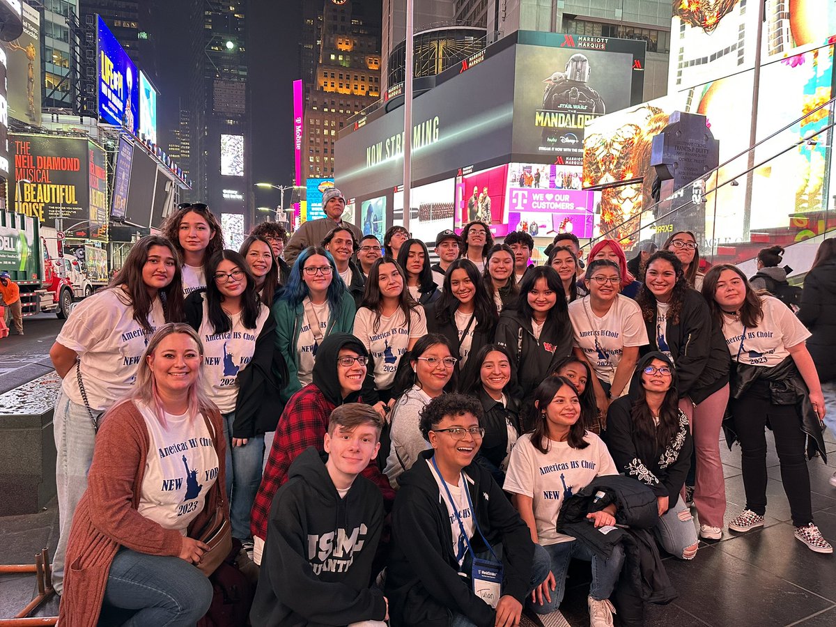 First night in New York! Americas HS In Times Square 🎶🎶 <a href="/SISD_FineArts/">SISD Fine Arts</a> <a href="/Americas_HS/">Nancy Torres</a>