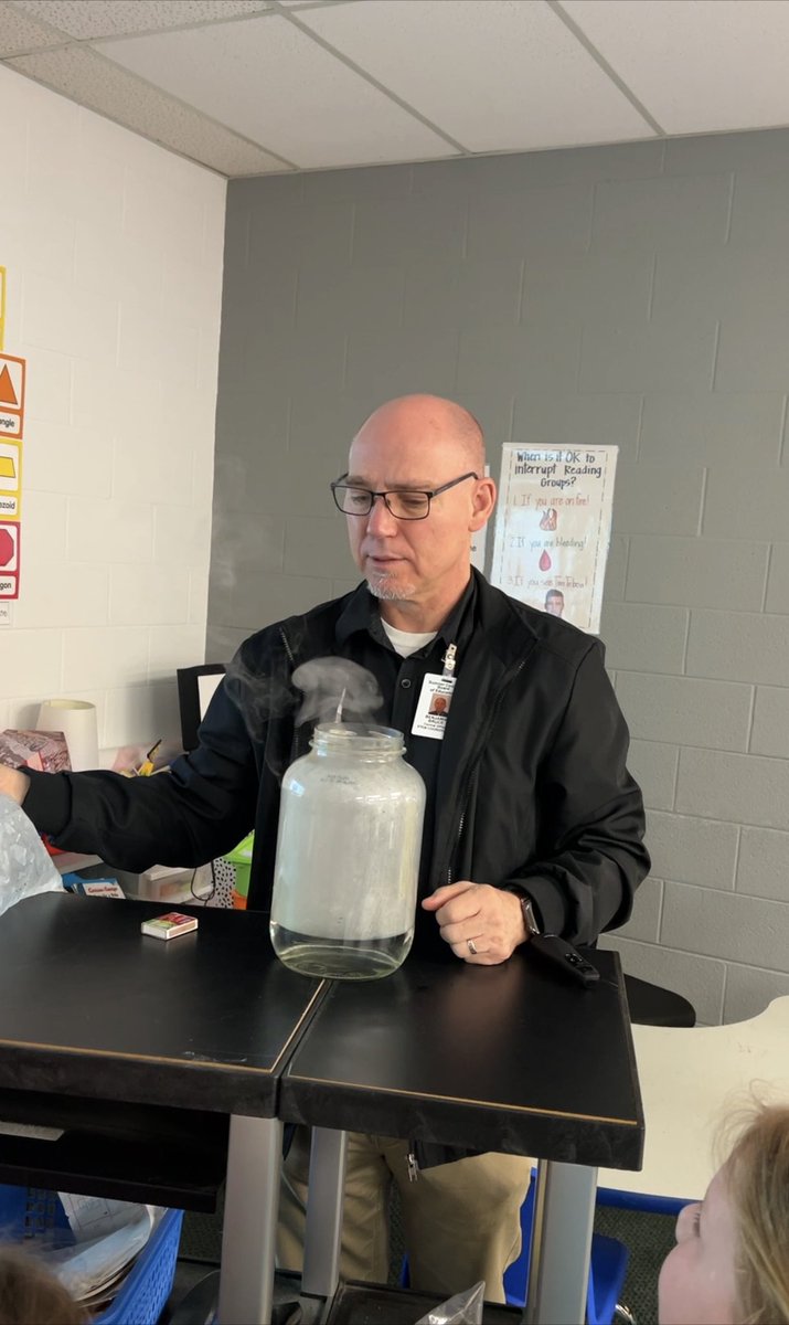 C_Venable826's tweet photo. Weather is one of my kinders favorite thing to learn about! This morning @BenLBruce  taught us about severe weather and even created a cloud! @BESTEAM_Sumner https://t.co/bAtB38a0bo