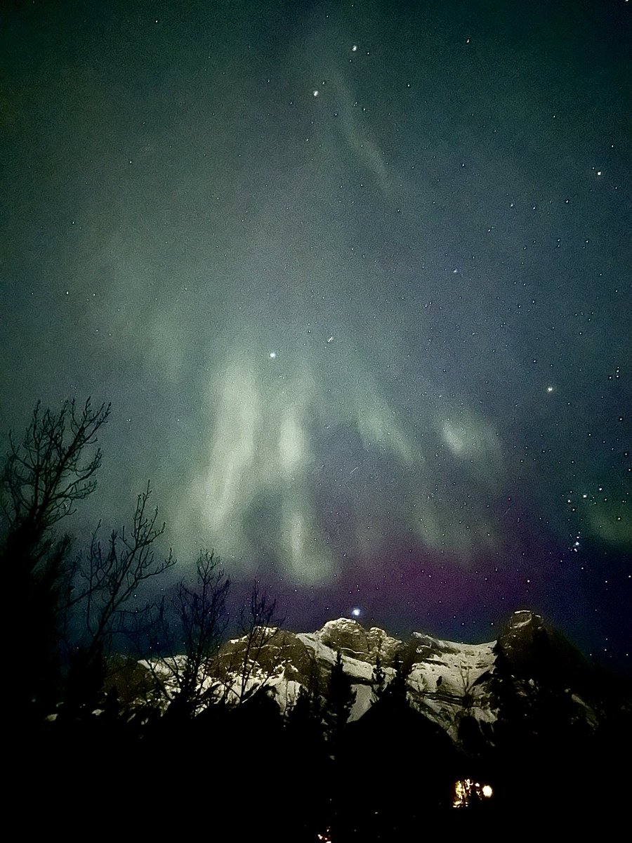 Northern Lights over Rundle Mountain last night in Canmore! #explorecanmore #northernlights #AuroraBorealis #canmore #mountains