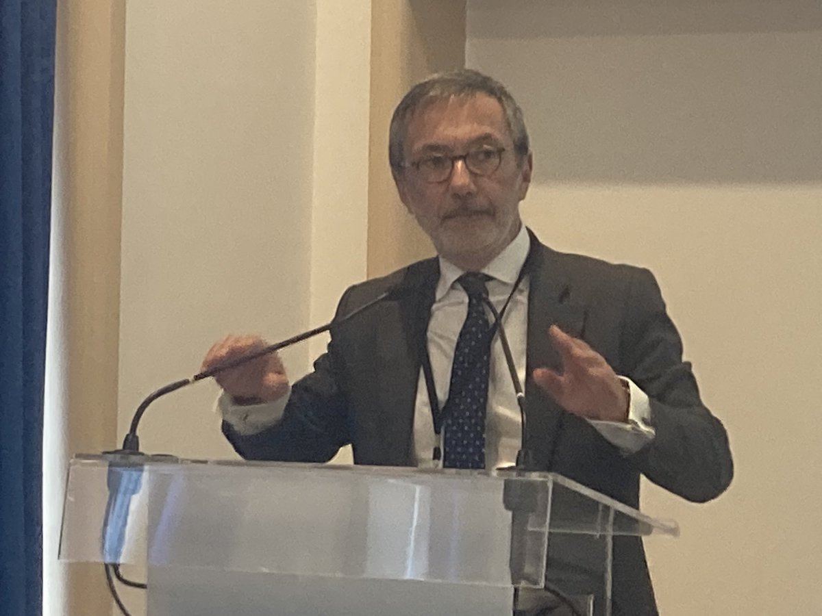 Les 3 candidats à la 1ere vice présidence de la <a href="/Conf_Batonniers/">ConférenceBâtonniers</a> : <a href="/BrunoCARRIOU/">Bruno CARRIOU</a> @JiRaFmars <a href="/OFontibus/">Olivier FONTIBUS</a> ont eu 3 min pour se présenter et décliner leurs visions et projets pour la conférence pour le mandat 2024-25 dont l’1 d’entre eux aura la charge 

Élections à suivre le 23 juin