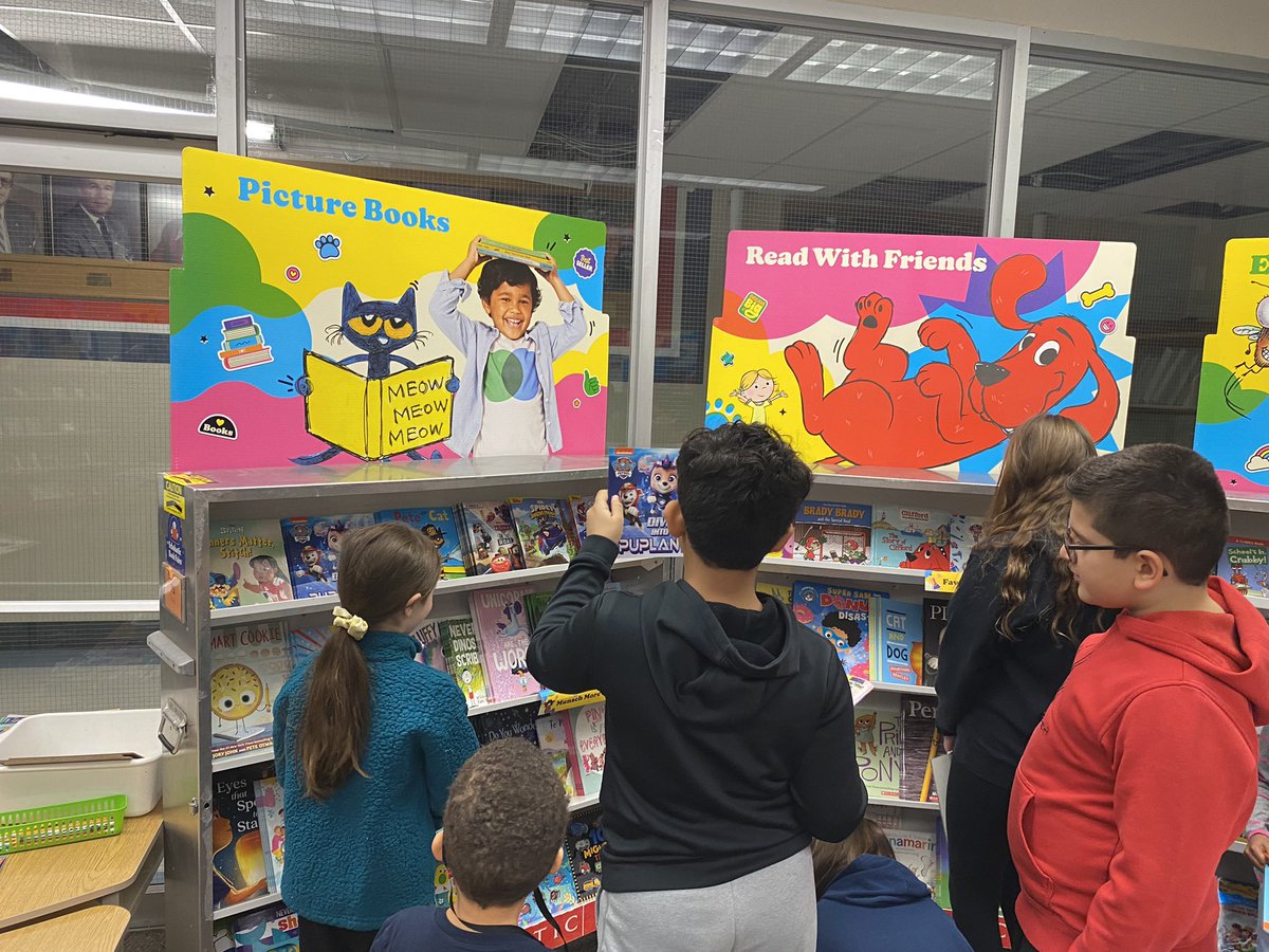PEPanthersLND's tweet photo. Scholastic Book Fair excitement at PE this week #reading #literacy #fundraiser #readwithfriends  @RAndrewCanham @jenhalliday09 @DawnRuddickP  @MaryReitsma @LisaFisherVP https://t.co/Q2SHQVarSc