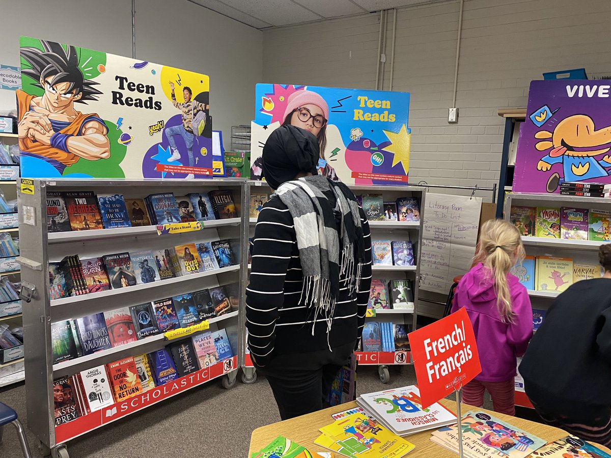PEPanthersLND's tweet photo. Scholastic Book Fair excitement at PE this week #reading #literacy #fundraiser #readwithfriends  @RAndrewCanham @jenhalliday09 @DawnRuddickP  @MaryReitsma @LisaFisherVP https://t.co/Q2SHQVarSc
