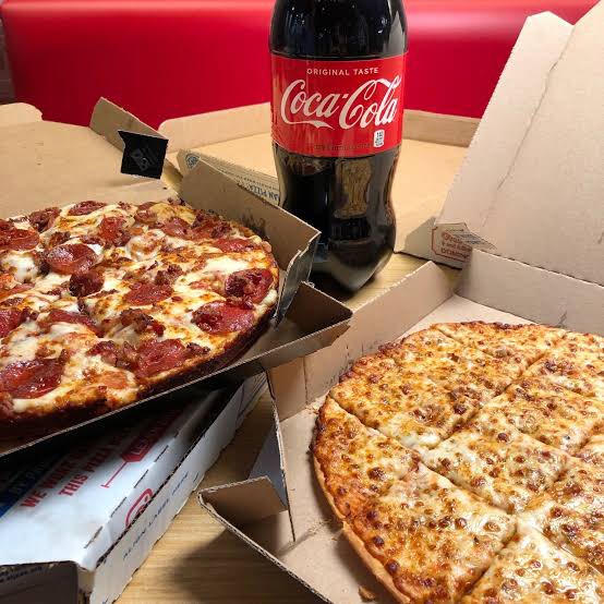 mapenzigrill's tweet photo. You deserve that double reward after a  long week. Get another pizza 🍕 on us when you buy one on @jumiafoodug 

What’s even better, you get a free drink. 

#pizzaoffer #mapenzigrill #jumiamarchmadness https://t.co/Vbd2VFxKoa