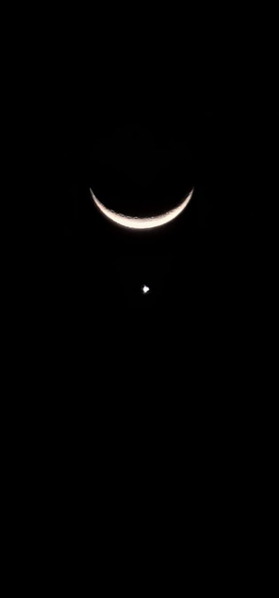 binaybharti93's tweet photo. Look at moon π₯°
#moon #ISRO #moonandvenus
#moonatnight https://t.co/sJEbbxJ72W