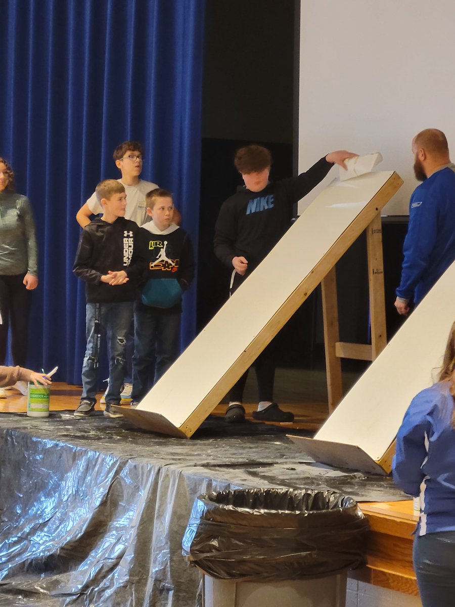 ENMS_Knights's tweet photo. 6th grade egg drop today! https://t.co/F8AwwqjdDa