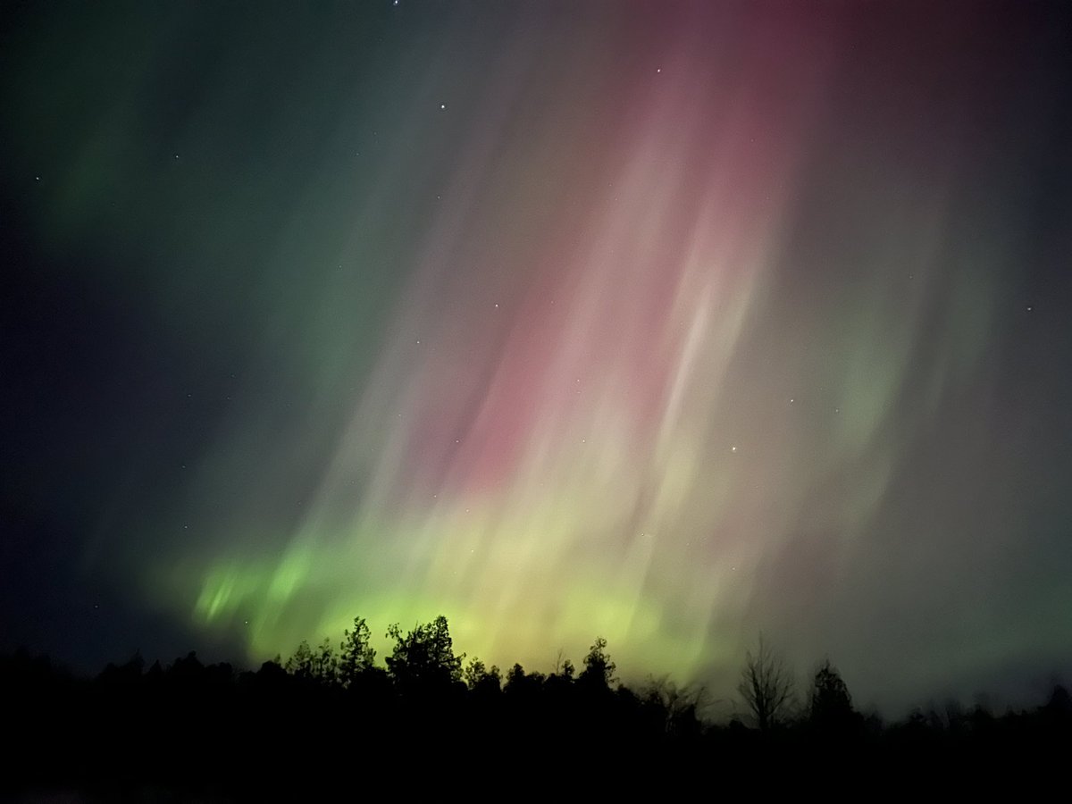 Laura_Plys's tweet photo. I’ve waited a lifetime to see this show from the Northern Lights. #iPhonephotography #nofilter #AuroraBorealis #Bucketlist https://t.co/KbQKXSq8YC