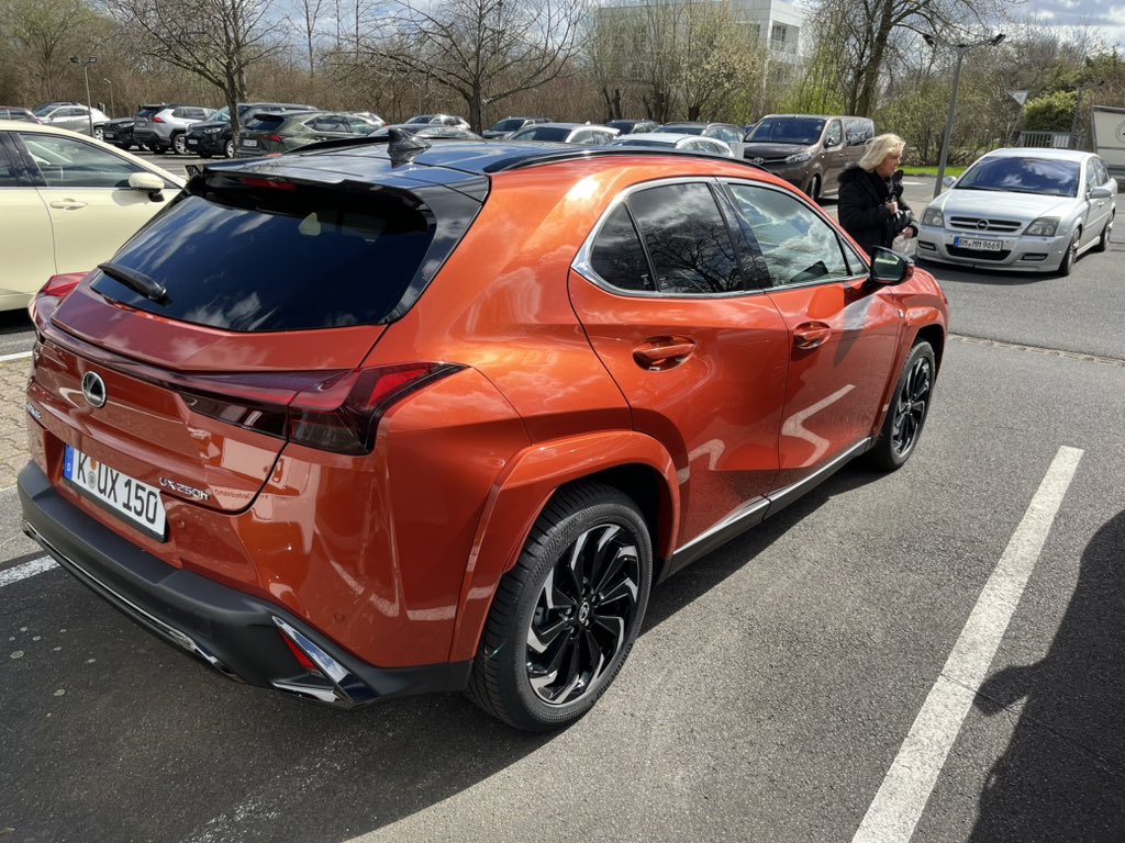 GerdKebschull's tweet photo. *Lexus UX250 h Hybrid 2023*
Start in Köln
#lexus #LexusUX250h @ahstroeher @toyota_europe @ToyotaDreamCar @toyota_italia https://t.co/gYmpUNfqvx