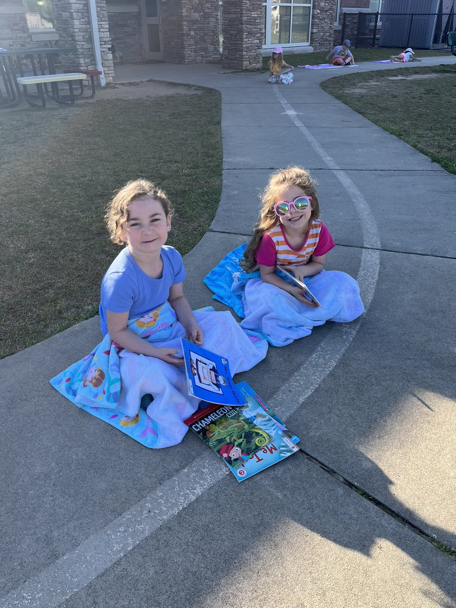 Rangerrynn2's tweet photo. Spring Reading Fling with our #KinderRangers #oneRCE https://t.co/hJZrsAfeiK