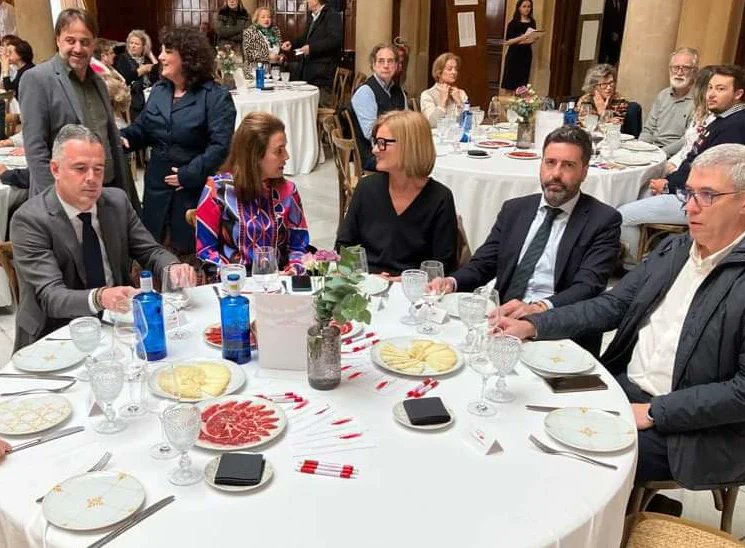 📌 #MESAREDONDA |  Una de las señas de identidad de #Salamanca es su espectacular #gastronomía. 

Hoy hemos conocido los 'SELLOS QUE POTENCIAN NUESTRA GASTRONOMÍA' en la mesa redonda organizada por <a href="/LaGacetaSA/">La Gaceta de Salamanca</a>👌. Con <a href="/ITACYL/">Innovación agroalimentaria - JCyL</a>, <a href="/tdsalamanca/">Turismo de Salamanca</a> y <a href="/DavidMonaguillo/">David Monaguillo</a>