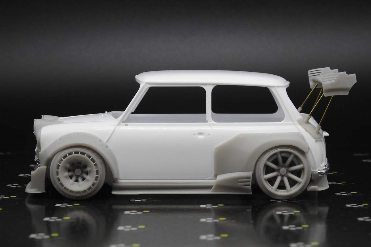 somtakapi's tweet photo. C1modelsで開発中のハセガワのミニ用の首都高ナイトステージミニのトランスキット。凄いヤンチャなボディですねー。ホイールやライト、フェンダーも特徴的。#C1models https://t.co/yH9nVFVs6e