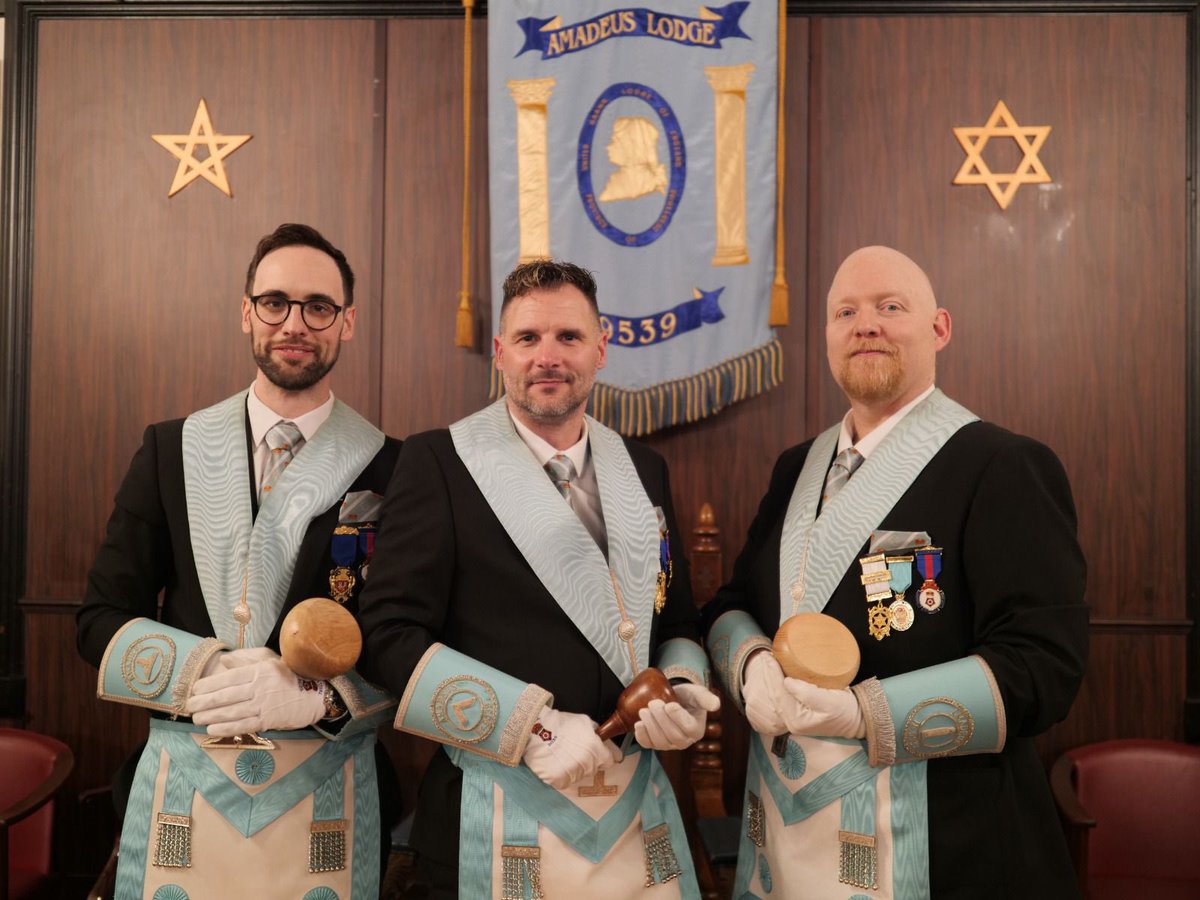 The New WM of the <a href="/amadeuslodge/">Amadeus Lodge No9539</a> who was installed last night at #Dore #Freemasons Hall in the Province of #Derbyshire. Asst PGM Martyn Bailey was in attendance &amp; performing at festive board was Chris Baldwin. A delegation from the <a href="/Porchway/">The Porchway Club</a> Club attended as well 🙌