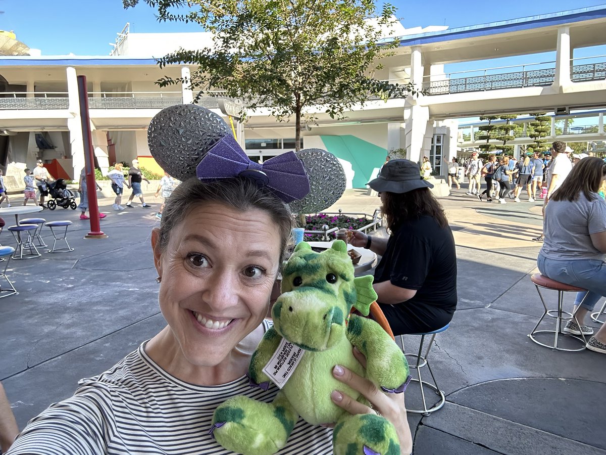 Mandy Holbrook tweet media