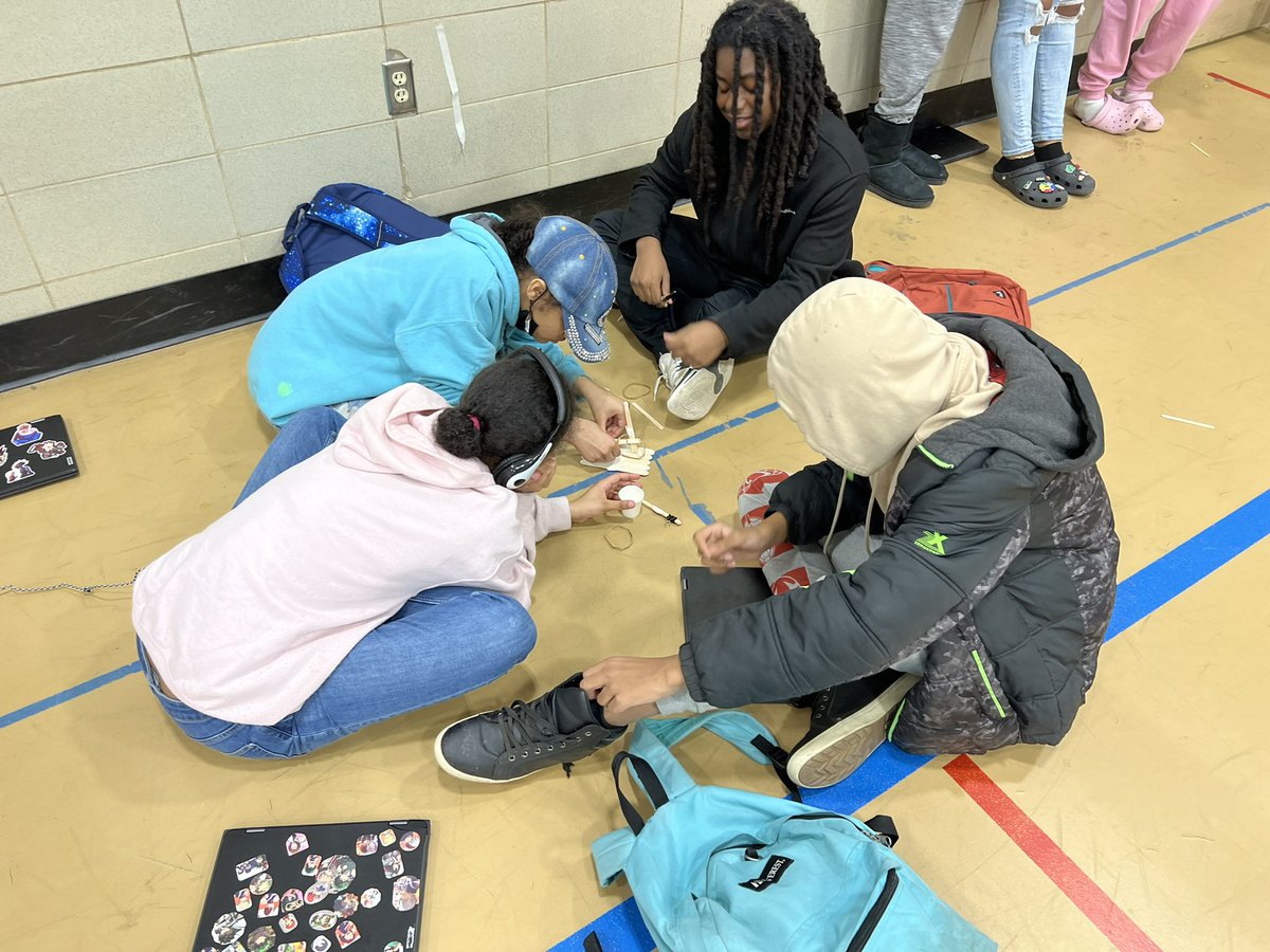SandyTilmes's tweet photo. 8th grade PE STEM groups @ms_madigan @FMS_BCPS #franklinSTEMchallenge https://t.co/s1EY6qz97r
