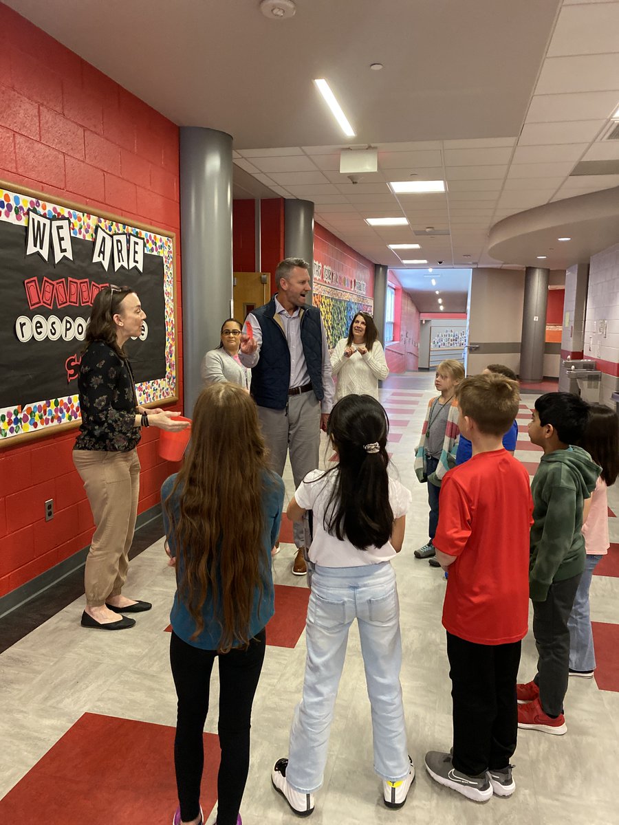 ja_champs's tweet photo. Our 10 in a Row winners were the first to use our new Bookworm Vending Machine! Thanks, Jaindl PTO! #swpbs #parklandpride #grandchamps https://t.co/r3oxaQFZM7