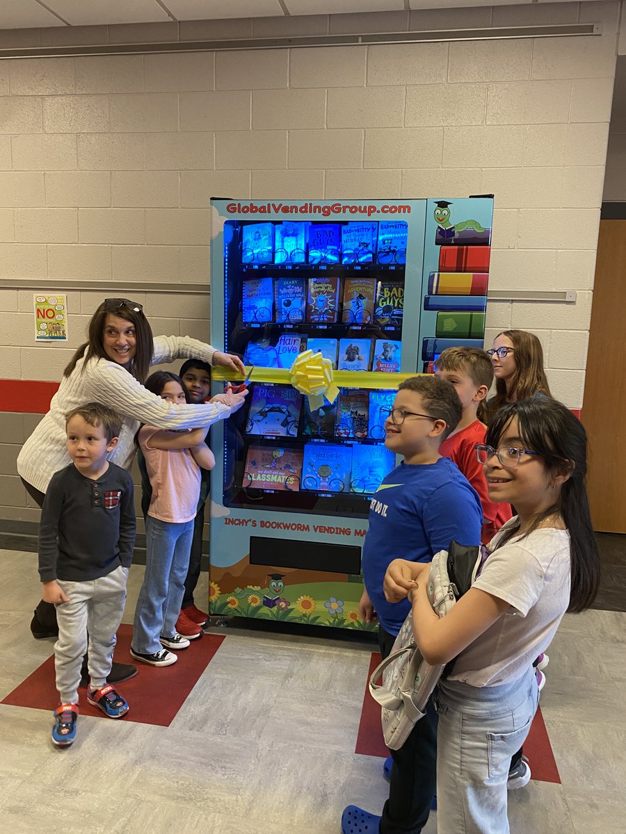 ja_champs's tweet photo. Our 10 in a Row winners were the first to use our new Bookworm Vending Machine! Thanks, Jaindl PTO! #swpbs #parklandpride #grandchamps https://t.co/r3oxaQFZM7
