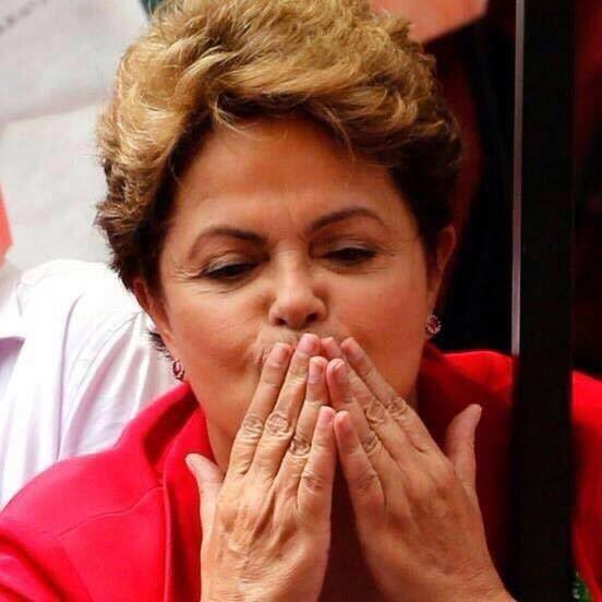 Grande dia! Dilma Rousseff acaba de ser eleita para cargo de presidente no banco dos Brics. Um beijo para todos os golpistas.