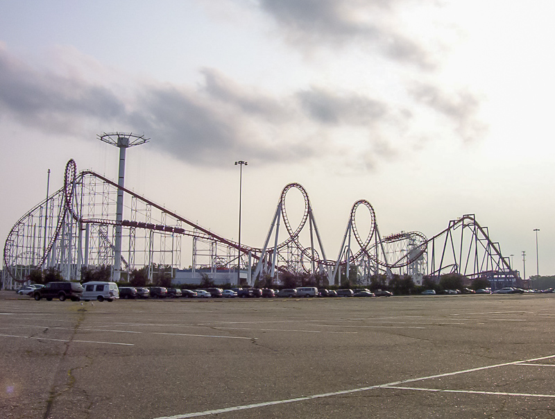 amusementhunt's tweet photo. Now THATS a skyline. Great American Scream Machine @SFGrAdventure August 2004. #sixflags #greatadventure #sixflagsnj #sixflagsgreatadventure #rollercoaster https://t.co/qbCuWm0kev