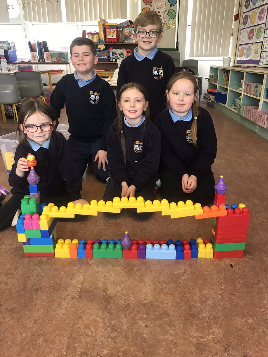 LoughGurNS's tweet photo. After learning all about Australiaโs famous landmarks,senior infants and second class designed the Sydney Harbour Bridge and Sydney Opera House. What fantastic engineers they are! #buildandcreate #engineersatwork @PDSTPrimarySTEM @sydneyoperahous @Sydney_Harbour https://t.co/YJ39tBSwoP