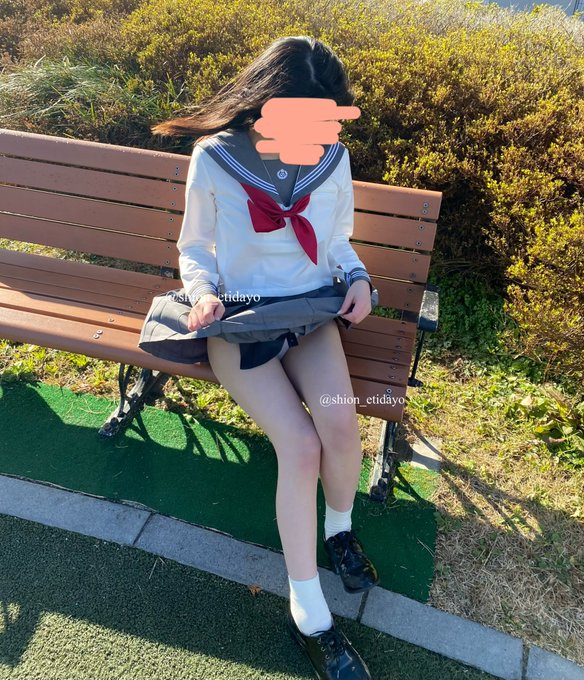 今日あっちの方でカラオケで露出お○にー こっそりした時の動画載せちゃいました。。 プロフのリンクから見れます// https://t.co/xxVbwMuX3D
